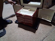 Jere Luxury Roses High Gloss Locking Jewelry Box With Keys picture