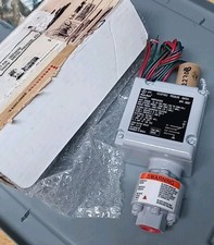 ITT Neo-Dyn 100P17C3 Adjustable Pressure Switch 500-1500 PSIG 15A New W Box  picture