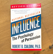 Robert B. Cialdini Ph.D. Influence: Psychology of Persuasion Paperback Revised picture
