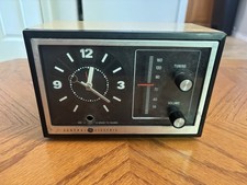 VINTAGE GENERAL ELECTRIC AM RADIO AND ALARM CLOCK 7-4725A BEIGE GE - READ picture