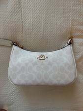 Coach Teri Women's Shoulder Bag In Signature Canvas - Chalk (CA548) picture