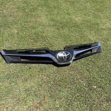 2018 - 2020 TOYOTA SIENNA FRONT BUMPER UPPER GRILLE GRILL EMBLEM OEM Broken Tabs picture