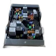 2010-2013 Chevrolet Silverado 1500 Engine Fuse Box (5.3L) OEM picture