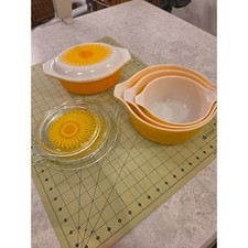 Vintage Pyrex Sunflower Daisy Cinderella Casserole Set 473 474 475 043 with Lids picture