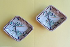 EARLY PAIR OF JAPANESE KUTANI DIAMOND SHAPED DISHES  WITH FIGURES --- EDO PERIOD picture