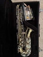 Yamaha Alto Saxophone in Eb Key Gold Finish Includes Case picture