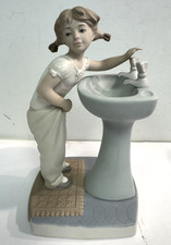 Lladro Clean Up Time Girl at Sink # 4838 Porcelain Figurine Retired 7.5
