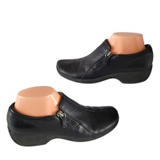 Clarks Wasteland WMS SZ 7.5 M Shoes Loafer Black Leather Side Zip Comfort FLAW picture