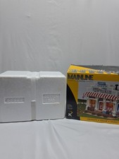 K-Kine Mainline America K-43042 Lemax Suzy's Ice Cream Shop Lighted w/Box 2005 picture