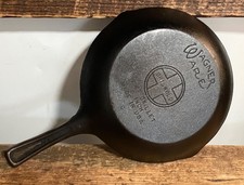 Vintage WAGNER WARE GRISWOLD C 9” Cast Iron CHEF SKILLET w Thumb Rest picture
