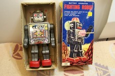 1960'S HORIKAWA S.H FIGHTING ROBOT W/ ORIGINAL BOX IN NEAR MINT CONDITION picture