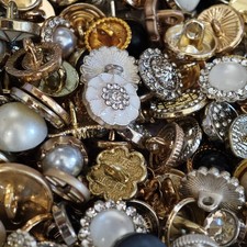 Vintage now Estate Sale Buttons 250pcs Various Sizes Shapes Colors Types Usable picture
