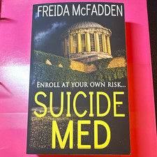 Freida McFadden Suicide Med 2014 edition Paperback Thriller new, excellent cond picture