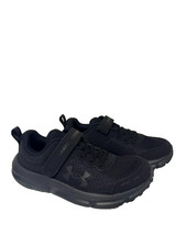 Under Armour Boys Black Shoes in Size 1.5 Youth/Assert 10 AC picture