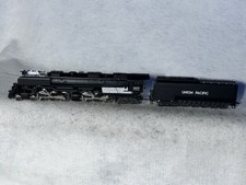 Sleek Rivarossi Union Pacific RR Challenger 4-6-6-4 Locomotive # 3977 HO picture
