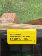 Sandvik Coromant Carbide Turning Insert DNMG 15 04 08-QM picture