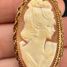 Vintage Cameo Brooch Gold Tone Oval Shell Portrait Carved Pin READ picture