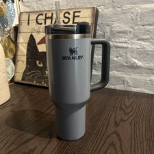 Stanley Quencher H2.0 Flowstate 40oz Gray Color Pre Owned Great Conditions picture