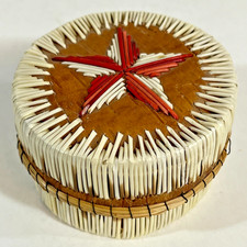 Vintage Ojibwe/ Chippewa Indian Birchbark Quill Box, Star Motif, MI, c. 1940-70s picture
