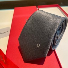 NWT Men's Designer Ferragamo Silk Tie Business Formal Luxe  picture