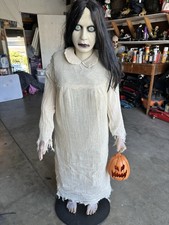 MINT Gemmy Life Size Donna the Dead Retired Animatronic Halloween w/pumpkin picture