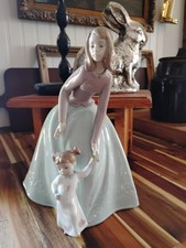 Vtg Gorgeous Nao by LLADRO 1318-First Steps-Large Figurine Mother & Little Girl picture