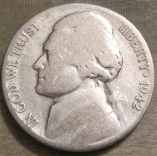 SELLING AS SHOWN - 1942 S 5c JEFFERSON WAR NICKEL *** 35% SILVER *** 617 picture