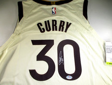 Stephen Curry / Autographed G.S Warriors 
