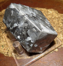 BEAUTIFUL 572 GM. ETCHED CAMPO DEL CIELO METEORITE SCULPTURAL MULTI CUT 1.3 LBS picture