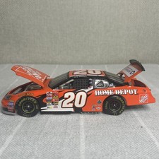 1:24 Tony Stewart #20 HOME DEPOT / ADVAIR 2003 DieCast NASCAR Action picture