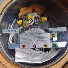 MERCOID CONTROL PG-153-P1  DIFFERENTIAL PRESSURE GAUGE. NEW IN BOX 8 AVAILABLE  picture