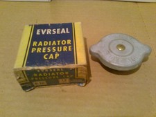 Evrseal R-10 Radiator Pressure Cap -  14lbs  uick 1948, Willys 37 to 41, Pacard picture
