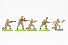 Vintage Britains Deetail 1971 WWII British Infantry Toy Soldiers Lot of 5 picture
