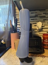 Lainey Wilson’s Bell Bottoms Up Cup picture