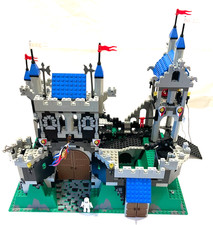 Lego Royal Knights Castle Set 6090 No MiniFig but Castle is 99% Complete Vintage picture