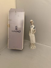 Lladro Nurse Figurine #4603 Vintage Glossy Finish EXCELLENT CONDITION WITH BOX picture