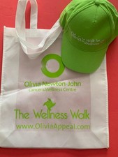 Olivia Newton-John 2014 Wellness Walk Hat Medal Tote Cancer Centre Rare picture