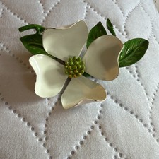 Vintage 1950-60s Dogwood Enamel Flower Brooch Pin Metal No Stone Flowers & Plant picture
