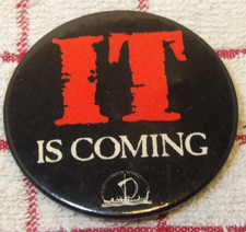 Vintage Stephen King IT IS COMING Button Pin Promo Viking 1986 Horror Pennywise picture