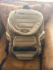 Oakley Enduro 3.0 Big Backpack 30L Gray/Black Nylon Zip 6 Pockets picture