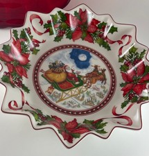 Villeroy & Boch Christmas Toy's Fantasy Santa's Flight Fluted Bowl 9 3/4
