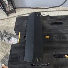 2011 BMW 750i (Passenger knee) picture