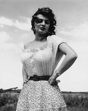 VTG Philippe Halsman Photo Print Sophia Loren ActressPortrait 1955 Mat 16x19 picture