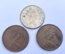 3 UK coins. 3 coins, UK: 1992 large 10p, 1971 2p, 1975 2p. Lot 128 picture