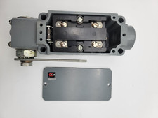 Cutler Hammer	10252H4A Master Pilot Limit Switch 600 VAC Snap Action Threaded picture