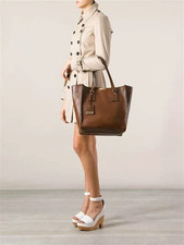 Burberry | Heritage Woodbury Grain Leather Tote Handbag Brown picture