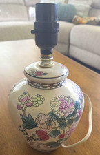 Vintage Chinoiserie Ginger Jar Porcelain Lamp In Traditional Famille Rose Stle. picture