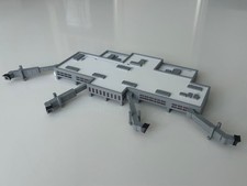 1:400 Scale Model Airport Terminal With 4 Adjustable Jetbridges. picture