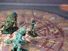 Well painted masked warrior with bastard sword D&d fantasy miniature picture