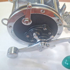 Vintage Penn Senator 4/0 Conventional Casting Fishing Reel w/ Rod Clamp, picture